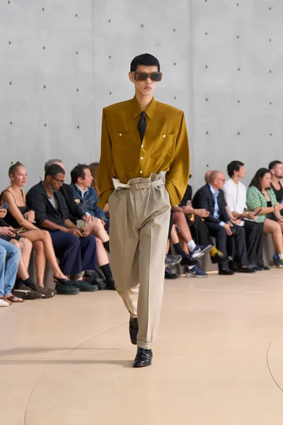 Look 8